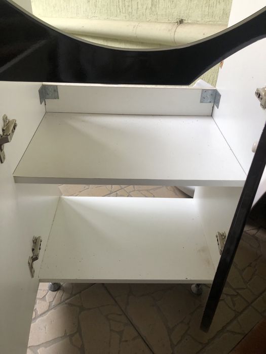 Vând lavoar, baterie, dulap