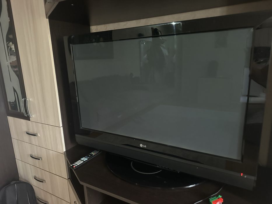 Телевизор LG 120 диагональ