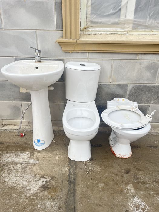 Унитаз, унитаз бачогымен. Раковина тюльпан