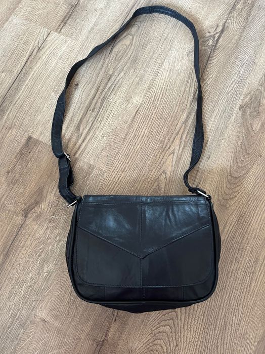 Нова черна чанта