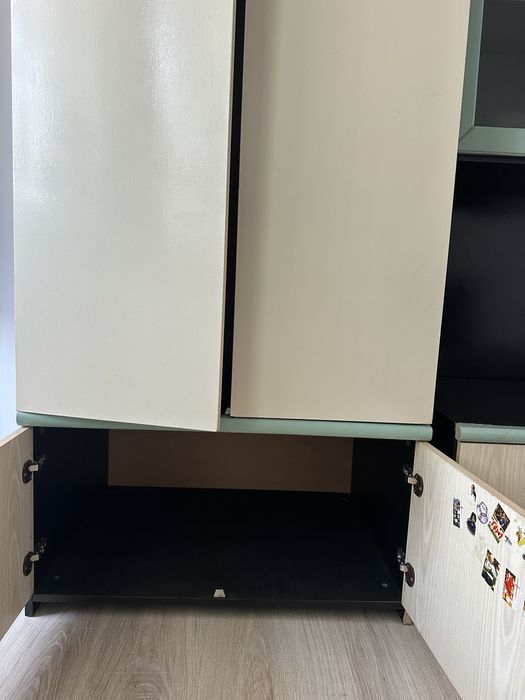 Голям гардероб с рафтове и шкафове