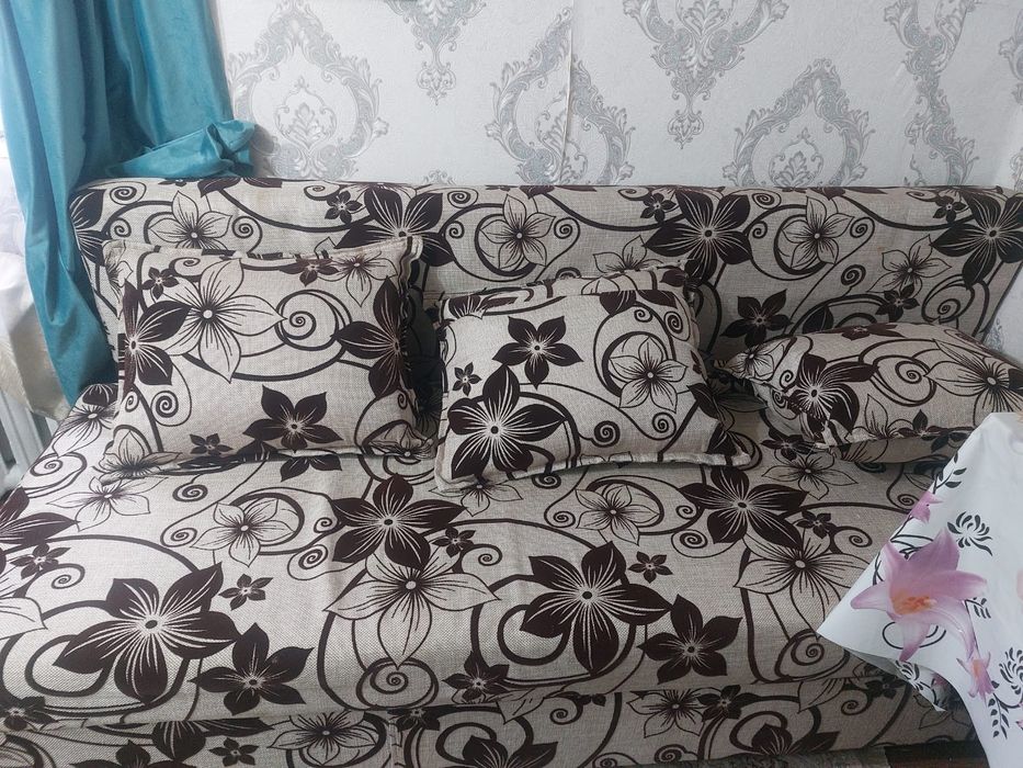 Продам диван Раскладной углавой