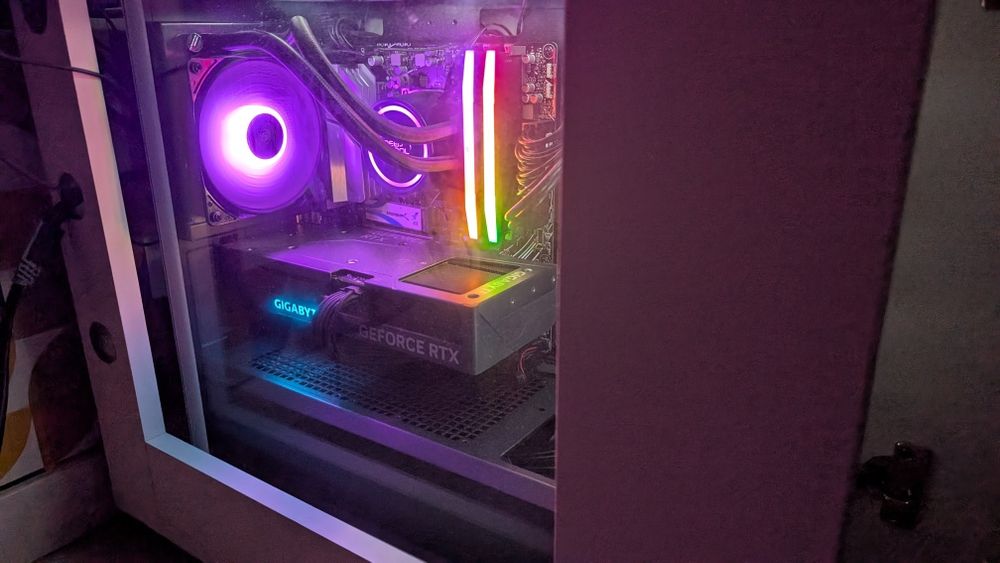 Placa video Gigabyte GeForce RTX 4070 Ti SUPER EAGLE OC, SFF, 16GB GDDR6X, 256 biti, GARANTIE, PRIM PROPRIETAR