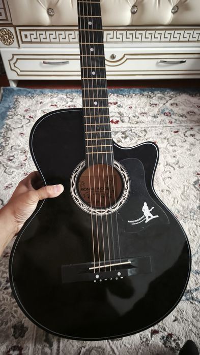 Гитара акустическая