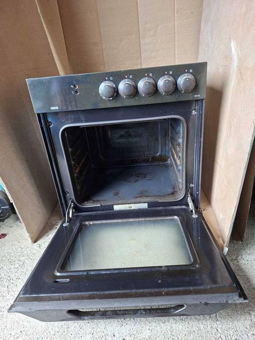 Vand Cuptor electric Zanussi incorporat