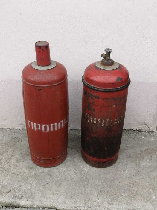 Vand 2 butelii Rusesti