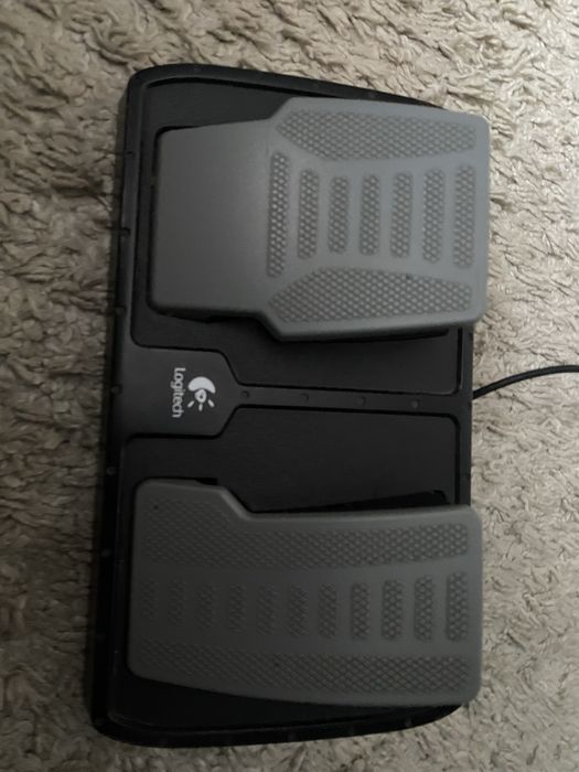 Logitech руль с педалями для ПК