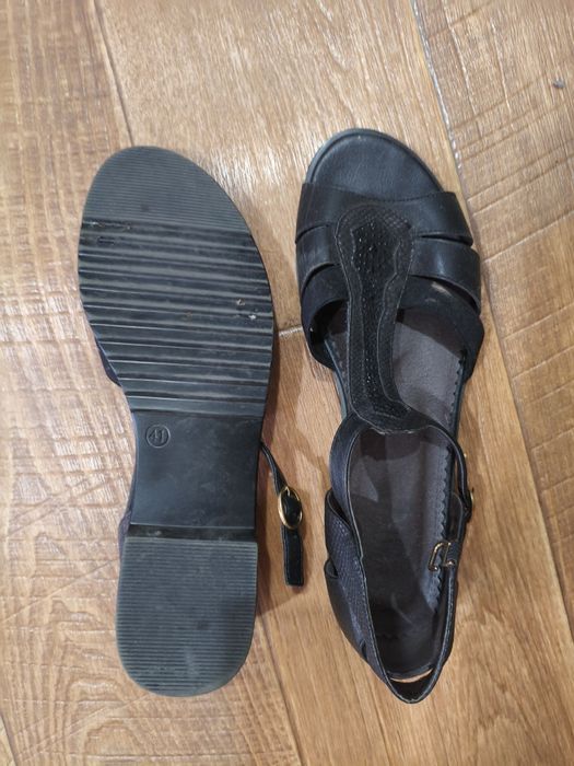 Продам черные и бежевые босоножки