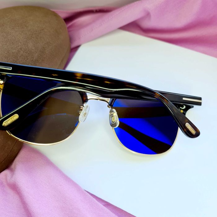 Солнцезащитные очки.