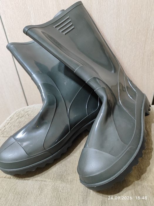Продам сапоги резиновые