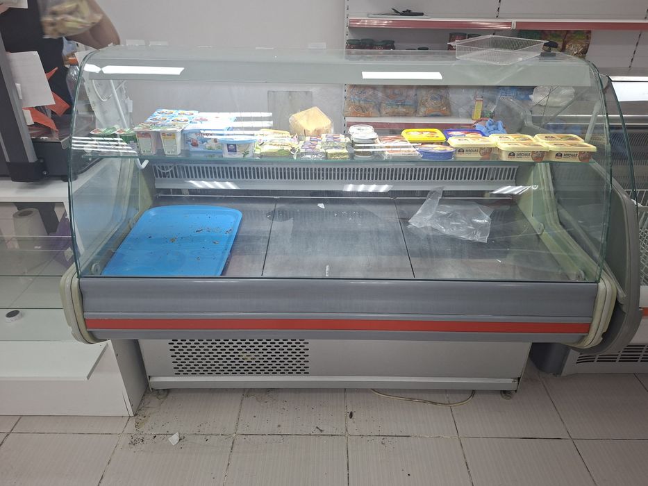 Продам Витриный холодильник