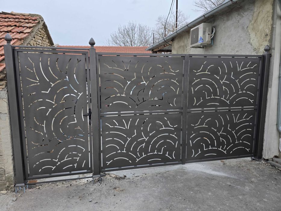 Изработка на огради портали врати