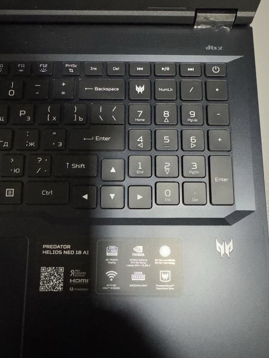 Predator Helios 18 AI — максимальная комплектация, идеал.