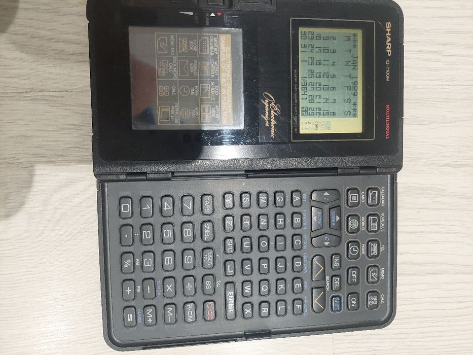 Ретро винтидж калкулатор Sharp IQ7100