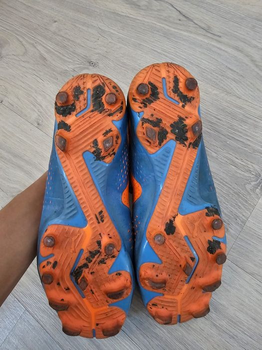 Футбольные бутсы