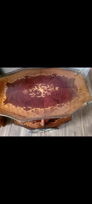 Продавам сервизна маса