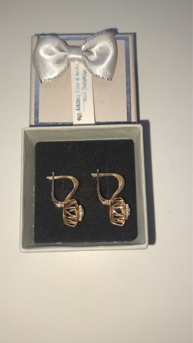 Сырға сатылады алтын