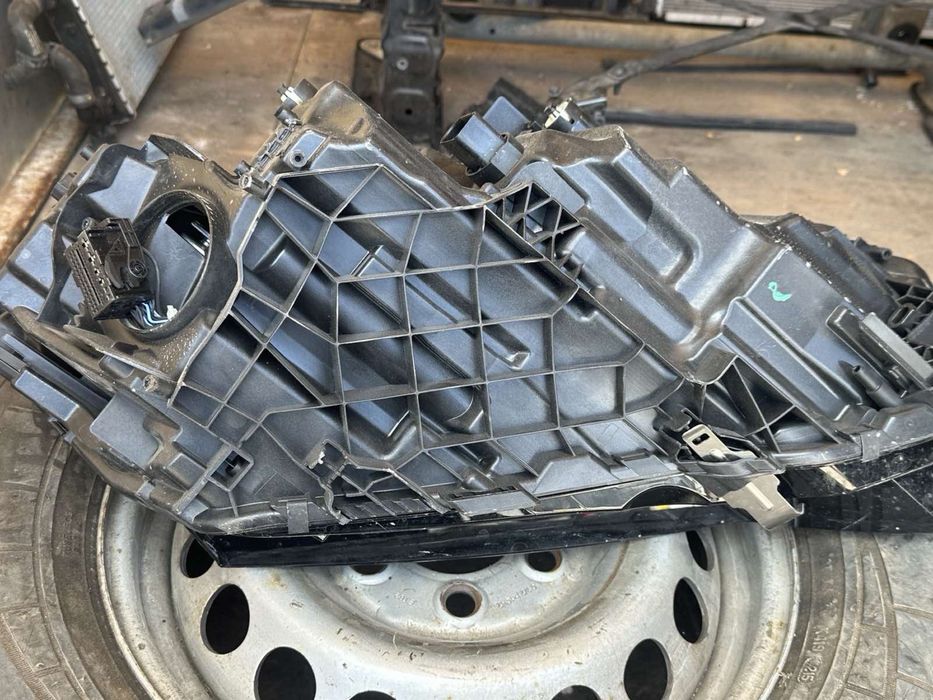 Ляв фар Skoda Octavia Facelift след 2024 год./ Шкода Октавия Фейслифт