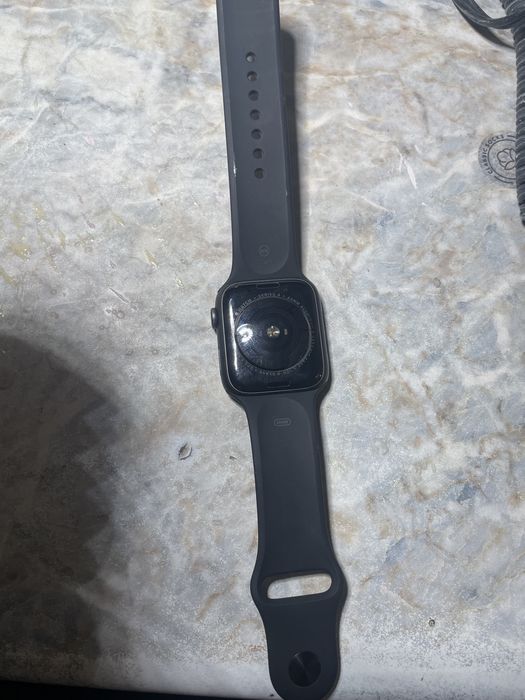 Продам Aplle Watch 4