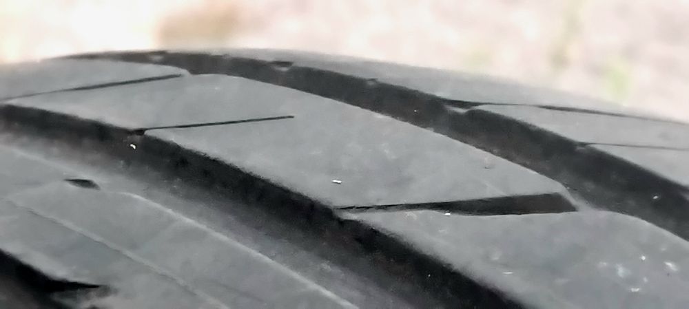 Гуми 215 60 16 Фалкен Falken 3 броя. Нов внос. Не са нови!