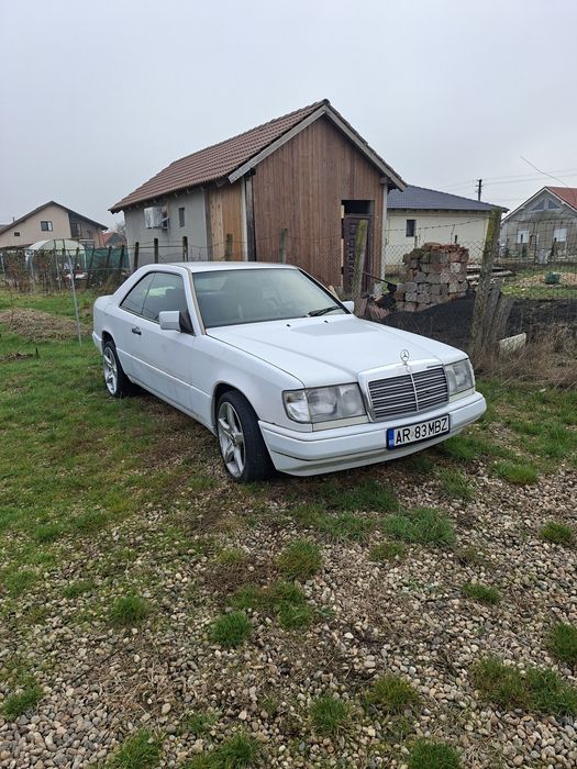 Vand autovehicul istoric Mercedes benz  w 124