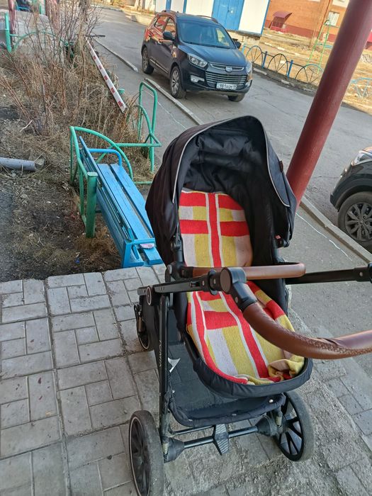 Продам детскую коляску два в одном