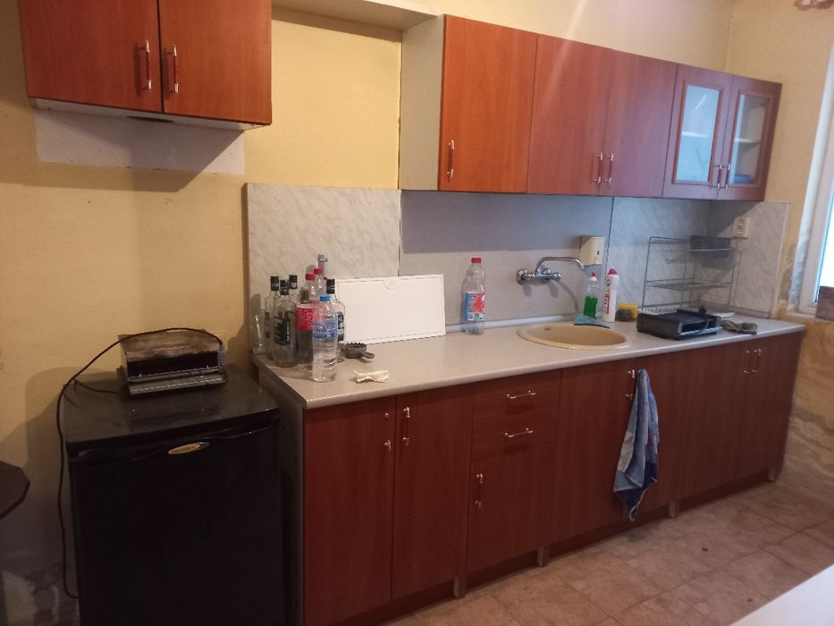 Продавам парцел 1160 кв. с две къщи.