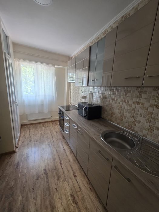 Ocazie! De inchiriat 2 camere decomandate ,lux,etaj 1/4 Mazepa ,zona banci.