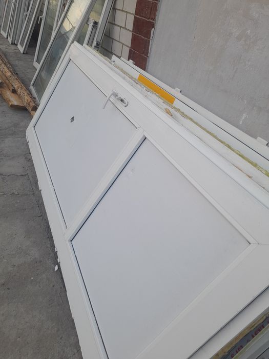 Продам пластиковые дверы