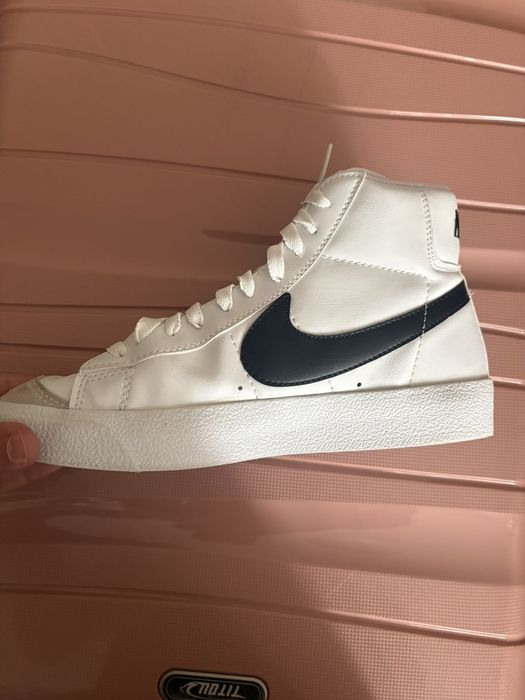 Бели кецове NIKE