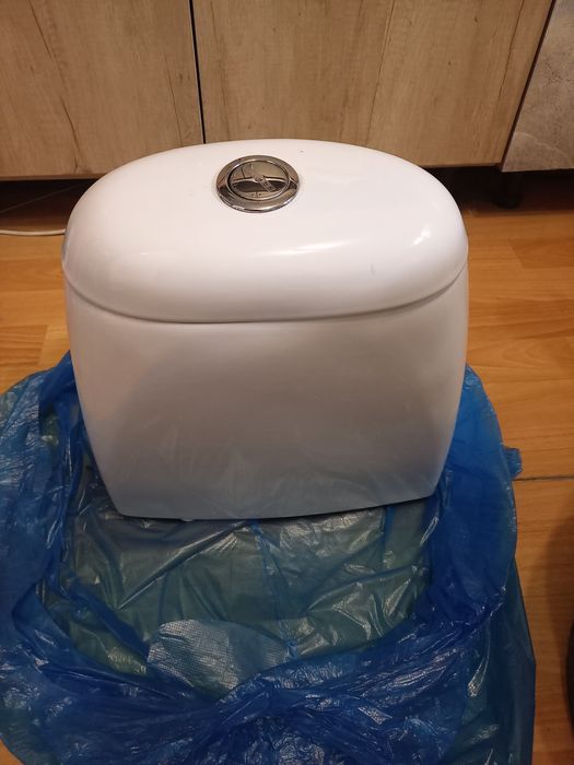 Продаётся унитаз с бочком