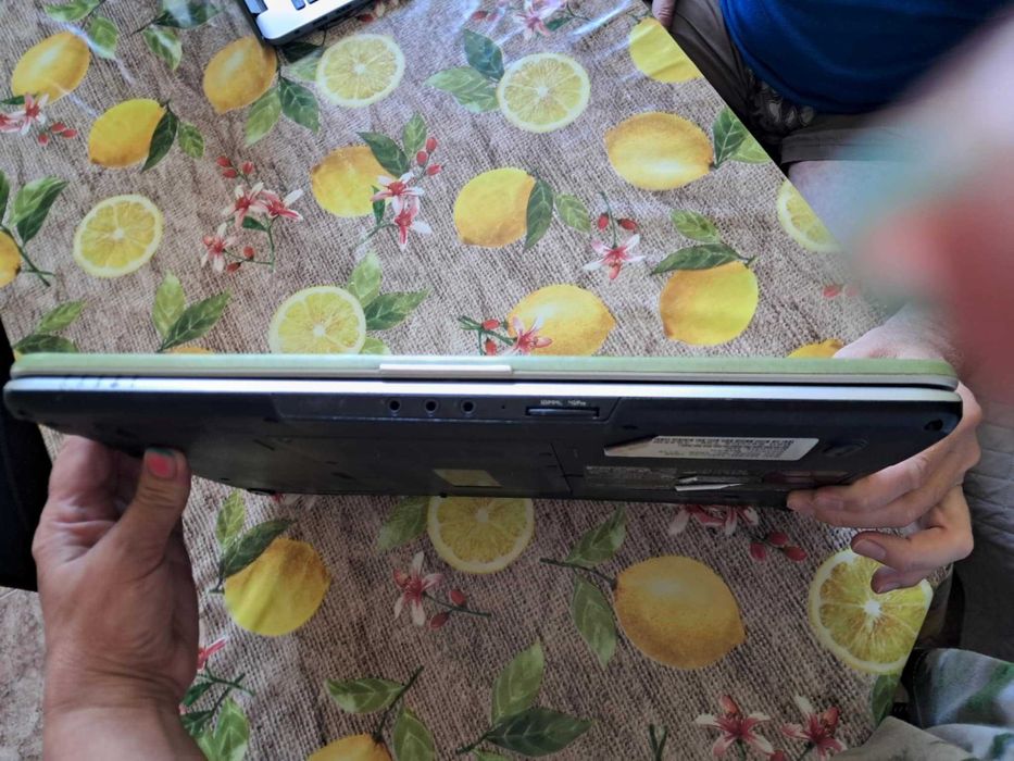 Продавам лаптоп DEEL 15 инча