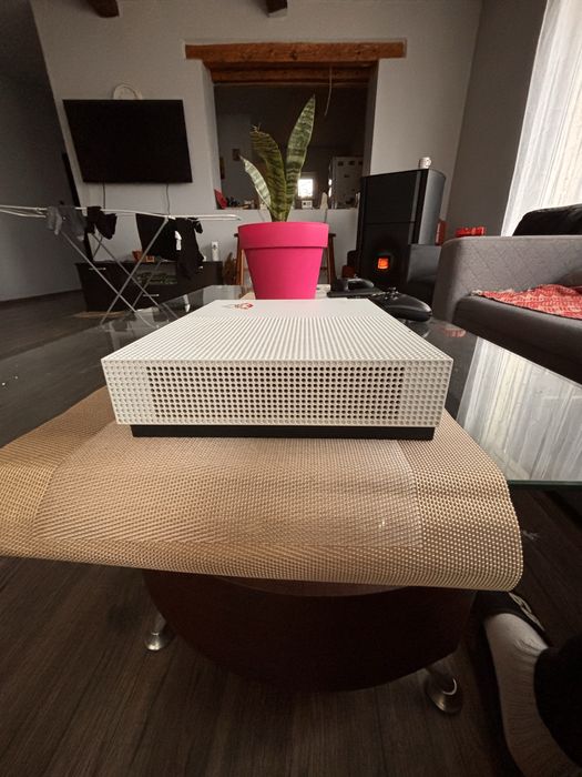 X-box one s cu o maneta