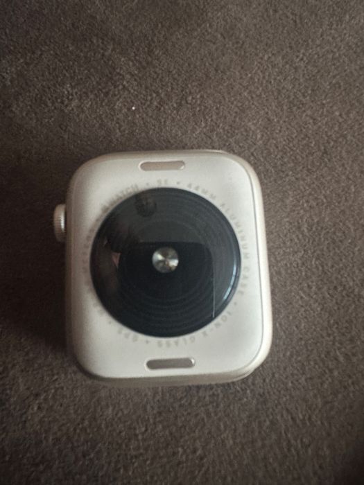 Apple watch SE2 44mm Starlight (бежевый)