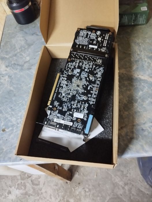 Видеокарта Gigabyte Radeon R9 280X 3GB WindForce (384 bit)