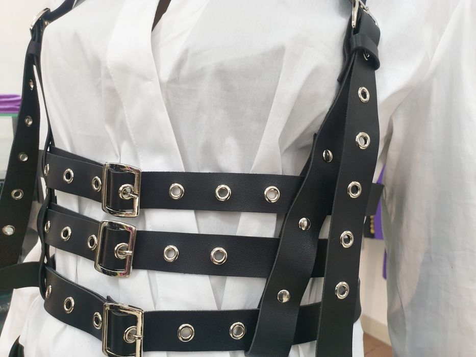 Продаю портупею женскую