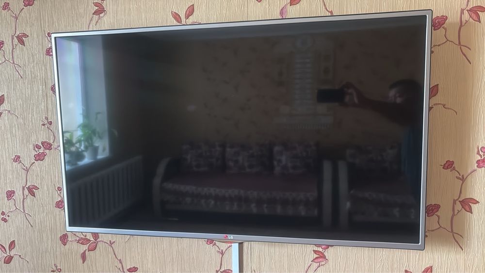 Продам Телевизор LG Срочно
