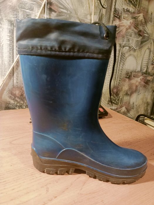 Резиновые сапоги.