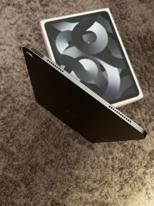 iPad Air 5 th /  2023 / M1 / NOU / 100% Bateria