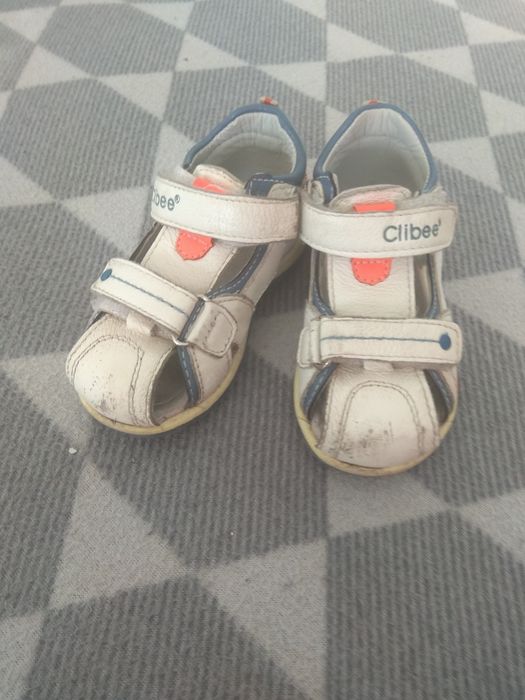 Децки сандали, подходящи за лятото, много леки и удобни за носене.