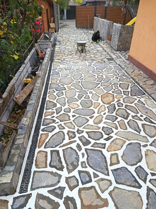 Piatră naturală de munte  Grecia  calitate  superioara .