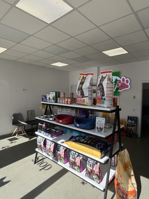 Mobilier afacere ,receptie ,dulapuri stil vitrina cu sertare ,vitrina