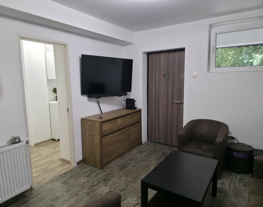 De vanzare apartament 2 camere, bloc Patria, parter – ideal pentru cabinet medical, stomatologic, birouri sau salon.