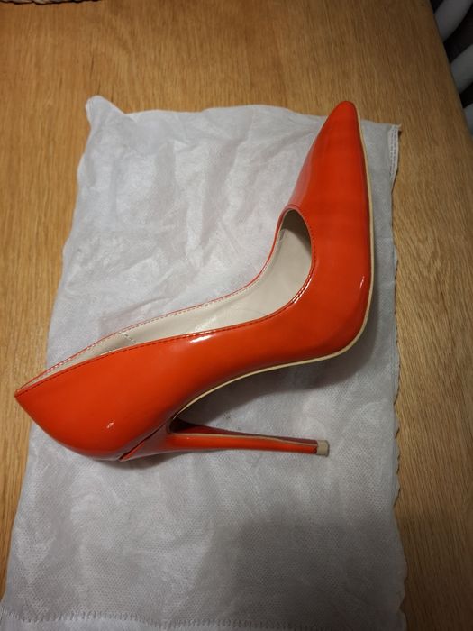 Дамси обувки от естествен лак