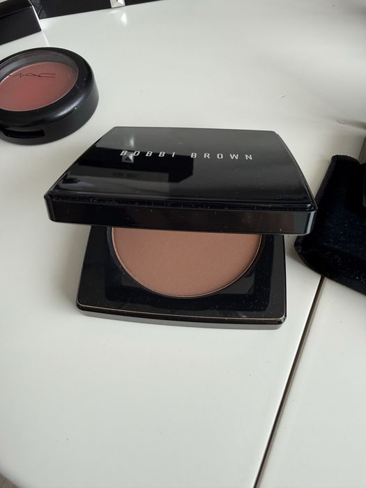 Козметика Hourglass Dior Bobbi Brown