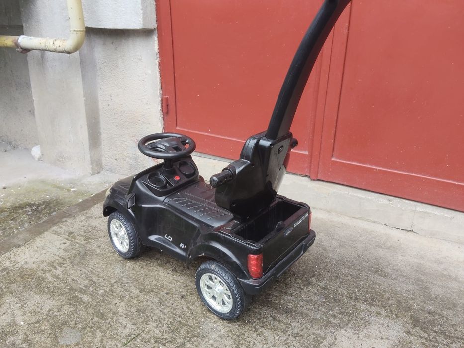 Masinuta de impins pentru copii