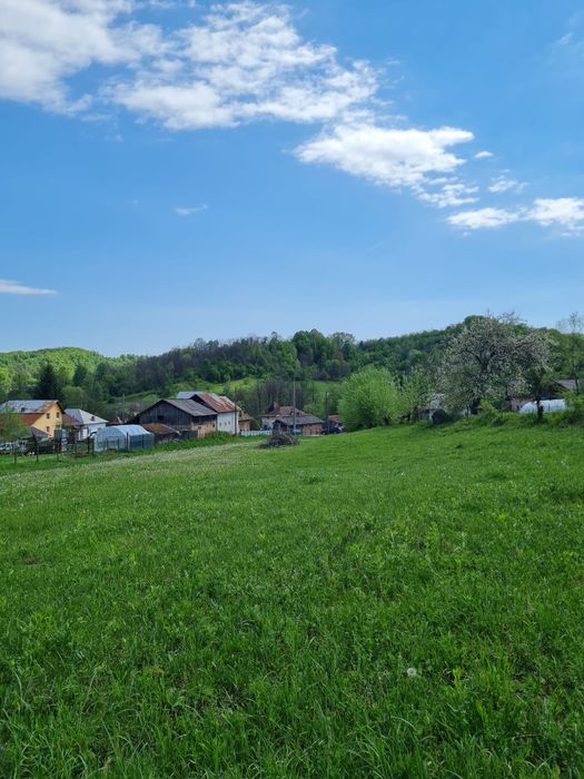 Teren intravilan de vânzare