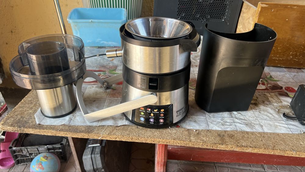 Соковыжималка ZP-521 черный
