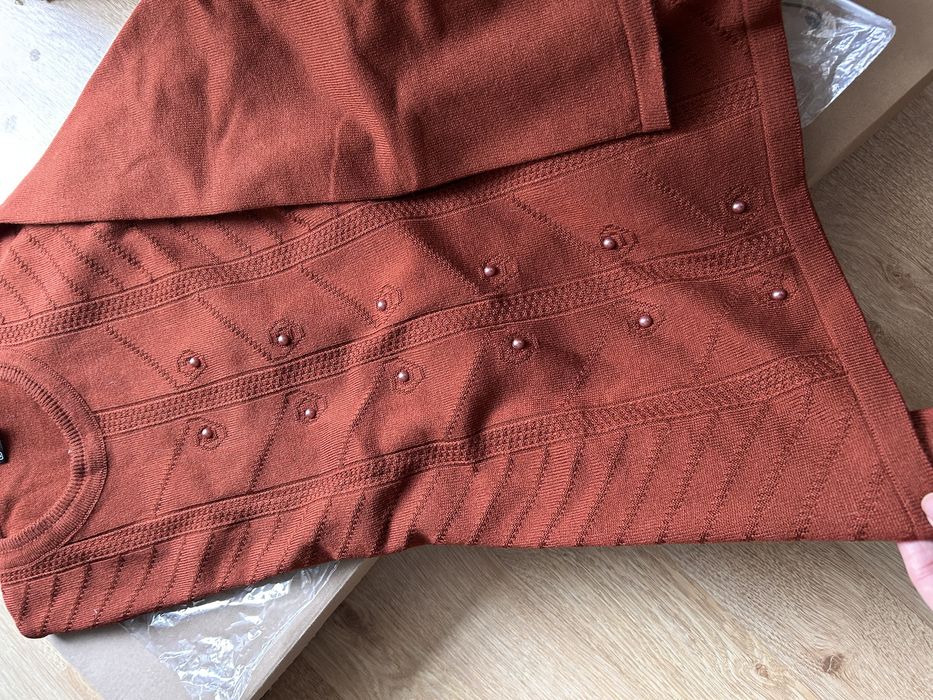 Pulovar caramiziu cu perlute