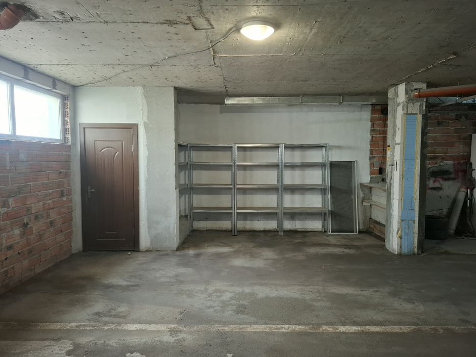 Паркомясто -Меден Рудник бл. 500